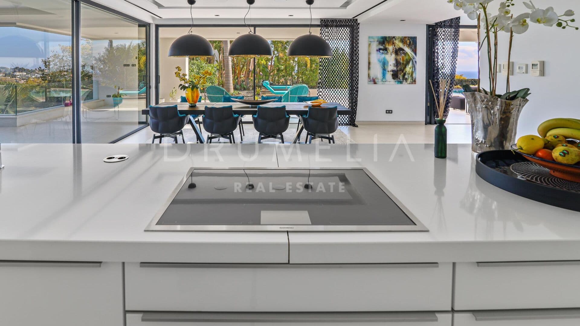 Stunning modern villa in Los Flamingos Golf, Benahavís - Front-line golf with panoramic sea views in a gated community with 24-hour security